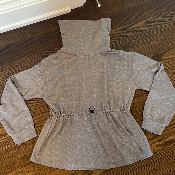 Two piece leggings and turtle neck - Picture 13 of 13